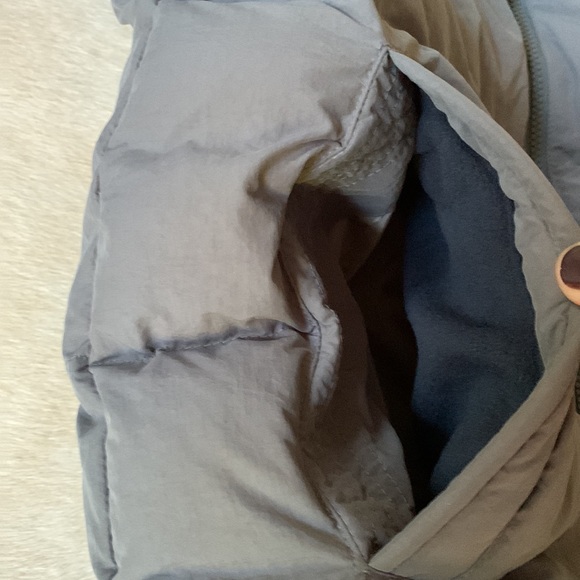 Mens GAP Brand NEW Gray Luxury DOWN Alternative Winter Puffer VEST - Picture 10 of 15